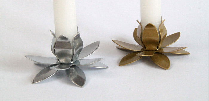 Pretty, affordable petal shaped taper candleholder. Available in silver and gold.